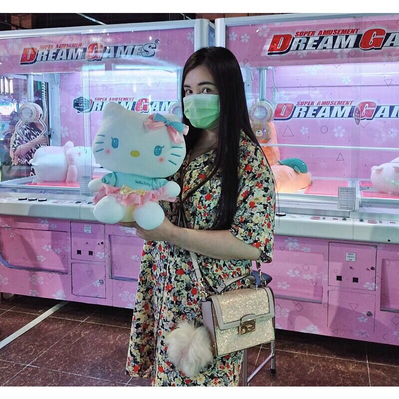 Thú bông mèo Hello kitty ôm dâu cao cấp