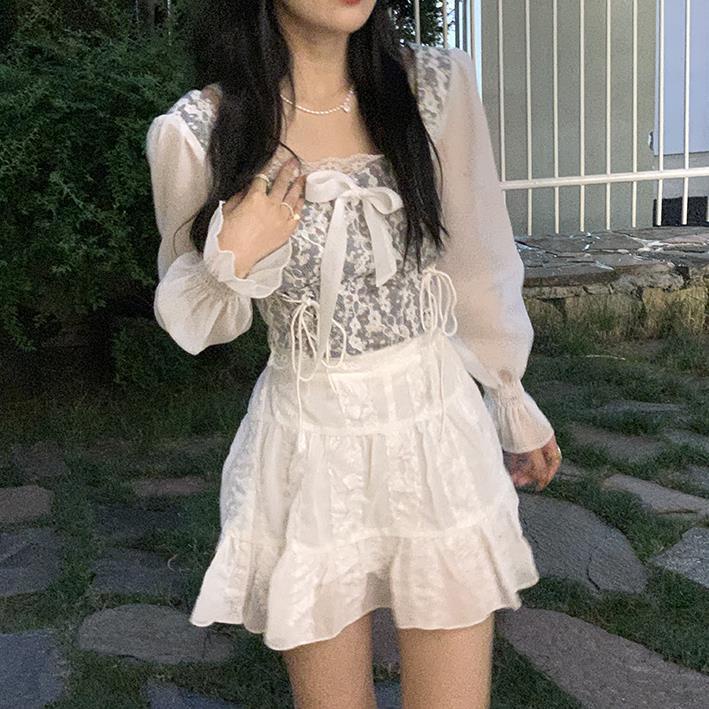 Áo kiểu BH crop top tay dài phối ren mẫu 2022 thời trang mùa xuân xinh xắn dành cho nữ