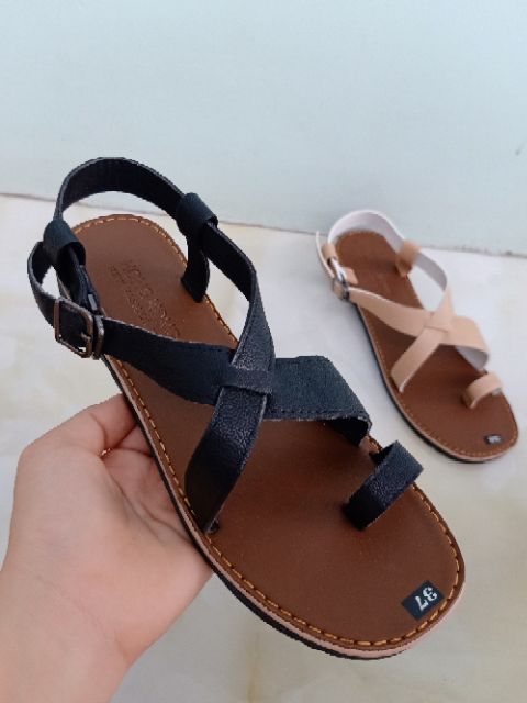 Sandal xỏ ngón quai chéo