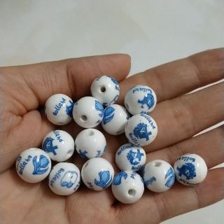 10viên gốm sứ in hoa trắng xanh 12mm có  lổ  xỏ 3mm