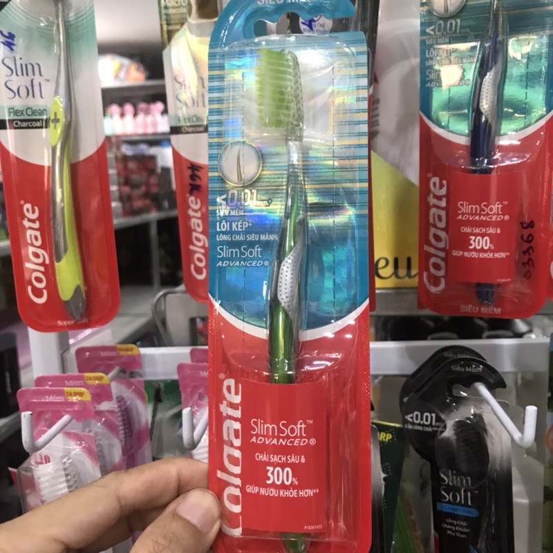 Bàn chải đánh răng Colgate ngăn chảy máu nướu Slimsoft Advanced siêu mềm mảnh