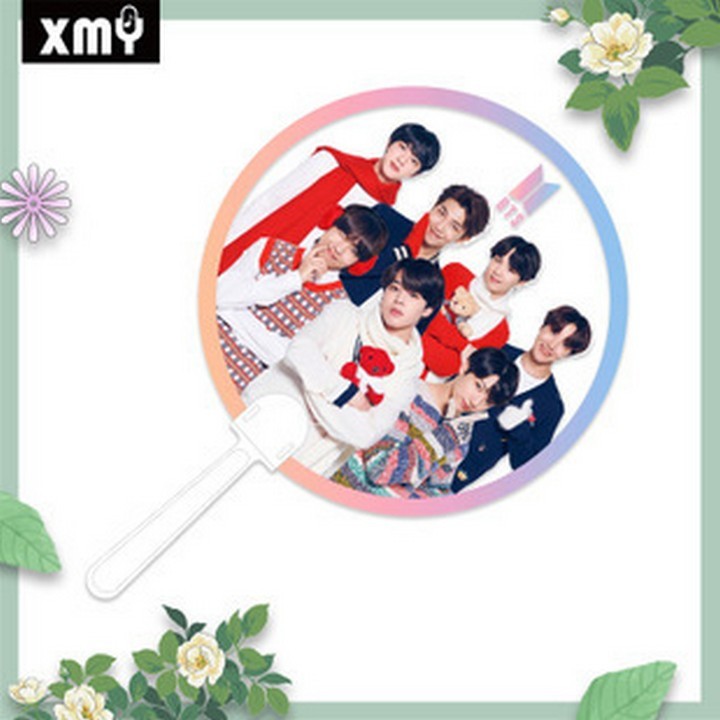 Quạt Wanna One trong quạt cầm tay in hình idol hàn quốc thiết kế thông minh tiện lợi