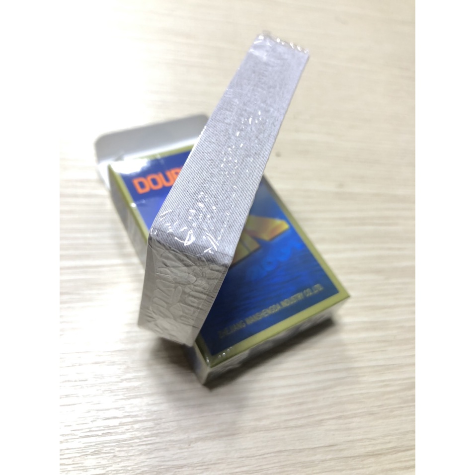 bài tây 52 lá doube k mẫu tiếng trung bài mõng chất liệu giấy nước 3 ( 1 bộ )