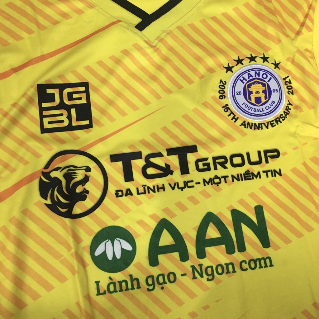 Bộ quần áo đá banh Hà Nội Vàng Sân khách 2022 FLG