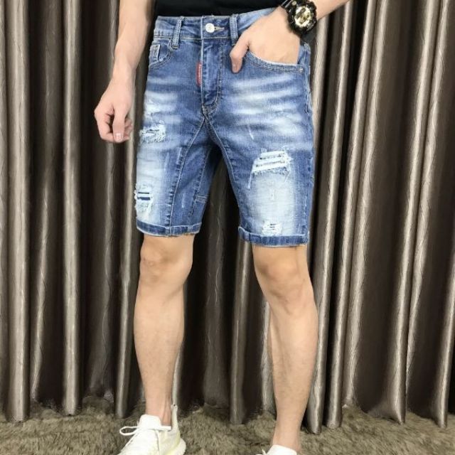 Quần short jean wash rách phong cách bụi bặm dễ phối đồ, fom chuẩn mặc tôn dáng.