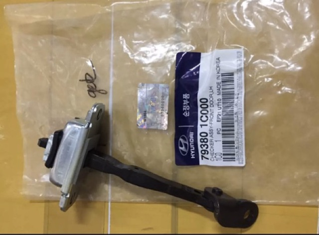 Hạn chế cửa, hãm cửa xe Vios, Innova, Camry... các dòng Toyota