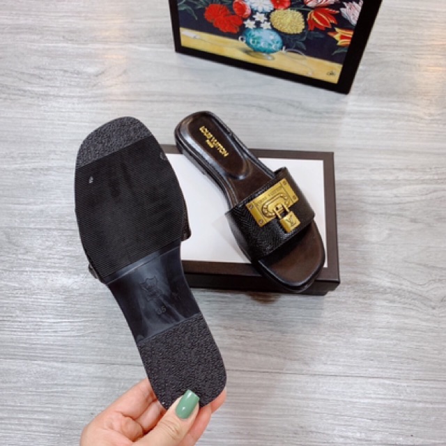 ⭐️ Lê khoá chất liệu da rắn