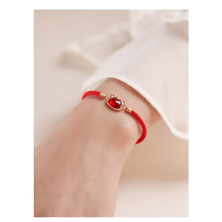 Vòng Tay Dây Đỏ May Mắn Thời Trang Cho Nam Và Nữ
