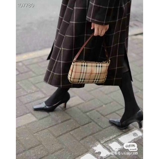 Túi kẹp nách Burberry sang chảnh