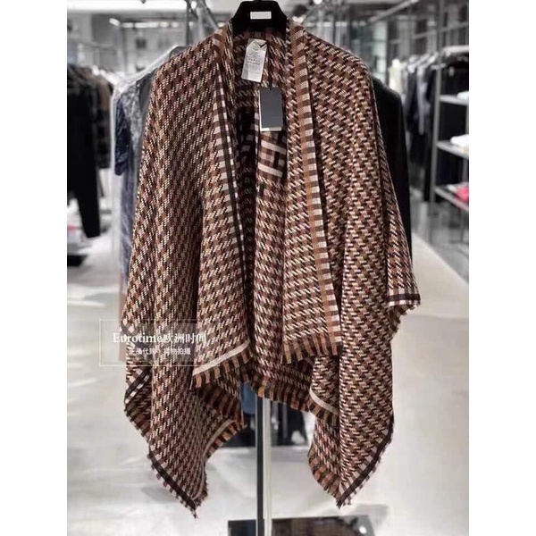 Áo khoác nữ, áo choàng dáng rộng thời trang Fendi FD phối họa tiết logo cao cấp | BigBuy360 - bigbuy360.vn