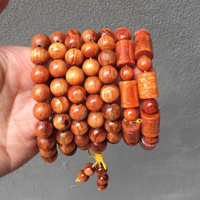 Vòng tay gỗ huyết long