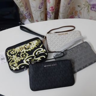 Ví MK cầm tay size 18cm, đựng đt thoải mái,da canvas bền ,sang ..................................