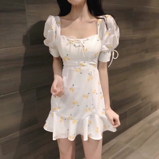 Váy cherry vàng cổ vuông vintage đuôi cá tay bồng