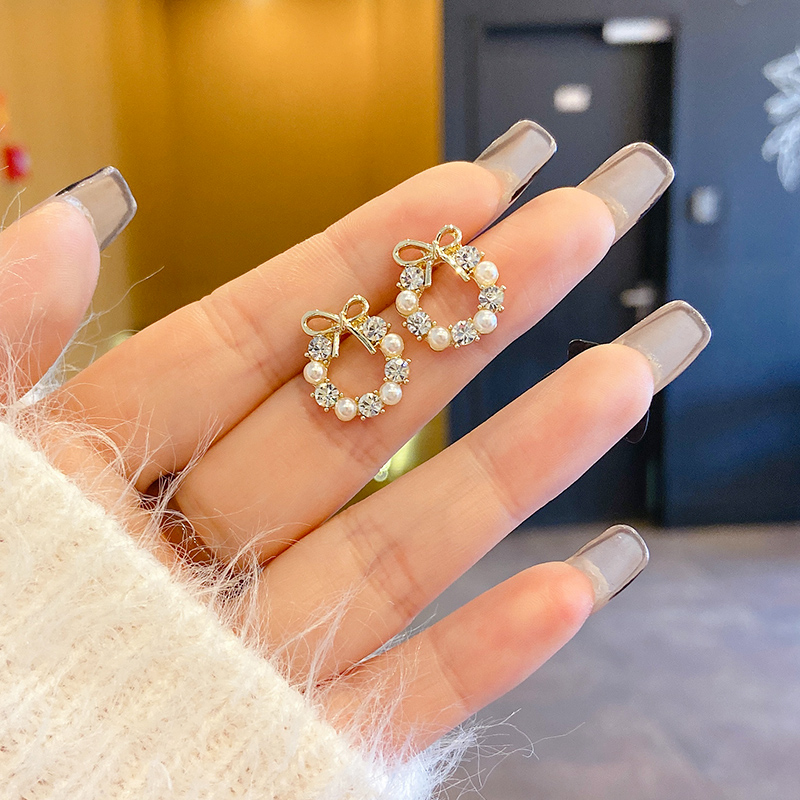 Đôi khuyên tai hình nơ phối hạt ngọc trai giả sang trọng cho nữ