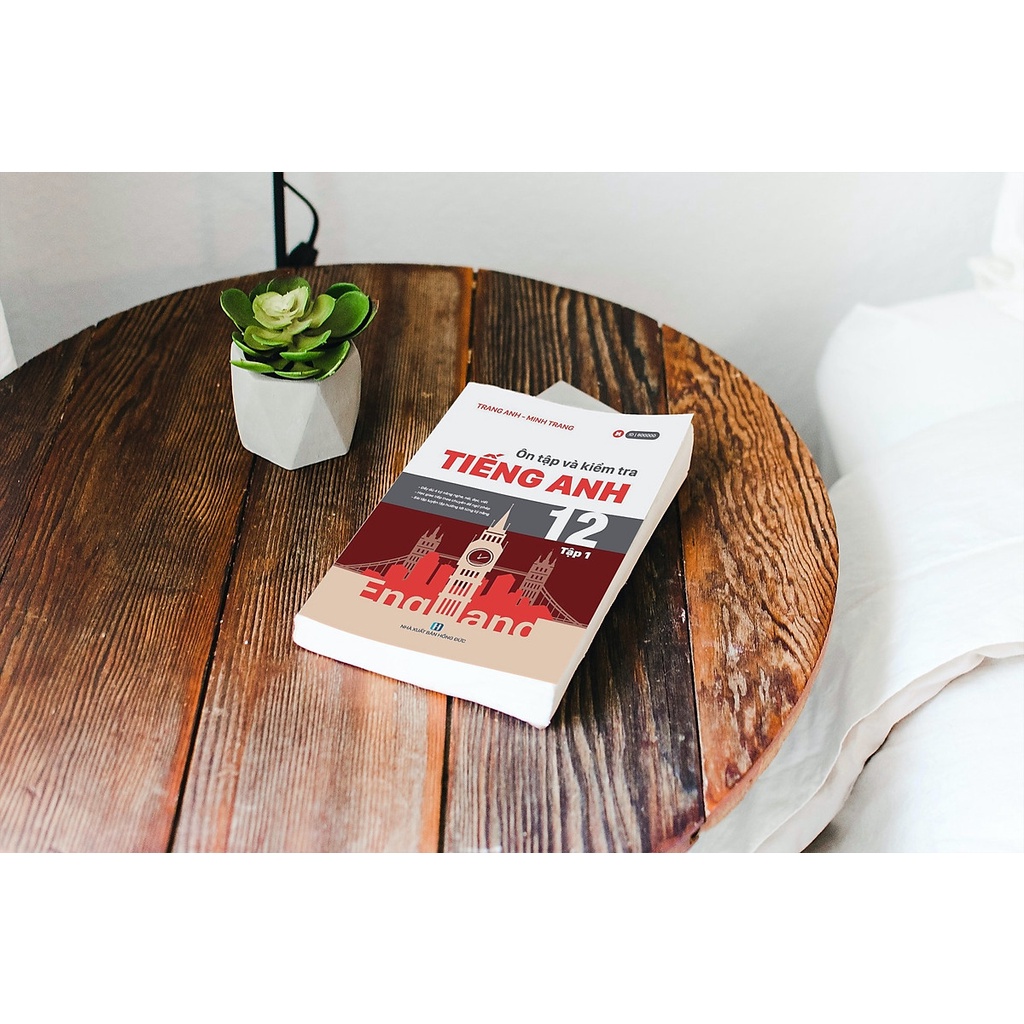 Sách Ôn tập và kiểm tra Tiếng Anh 12 Tập 1 cô Trang Anh