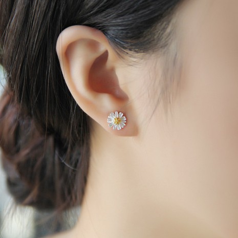 Bông tai nữ hoa cúc BT06 xinh xắn thời trang, phong cách Hàn Quốc