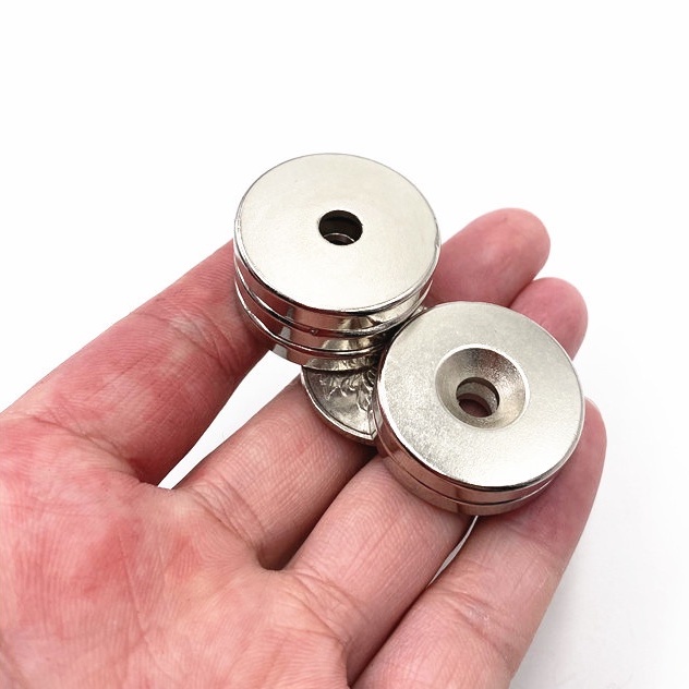 Nam châm viên 30x5 lỗ 6mm có lỗ bắt vít