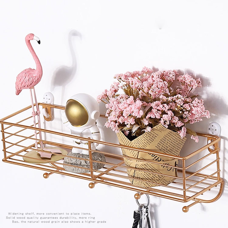 Kệ sắt gắn tường kèm móc treo đỡ vật dụng tiện lợi cho phòng bếp phòng tắm