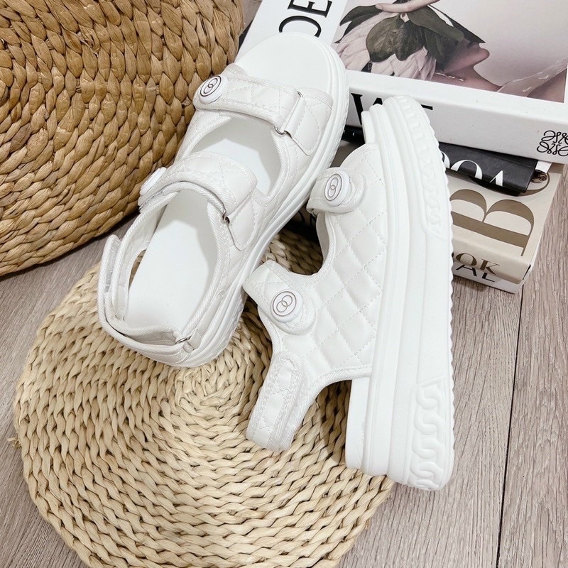 mSandal  6cm xuồng nâng đế cực xinh đế bánh mì. Mẫu Siêu HOT Chất Da Xin  Nhẹ Cao Cấp Chắc Chắn 2 Màu Trắng Và Đen