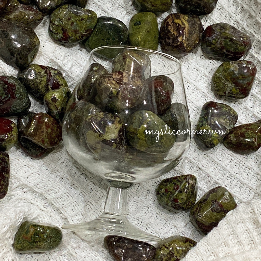 Viên tumbled đá thanh tẩy Dragon Blood Jasper (đá Huyết Rồng), dùng trong Tarot, Reiki, Thiền Định