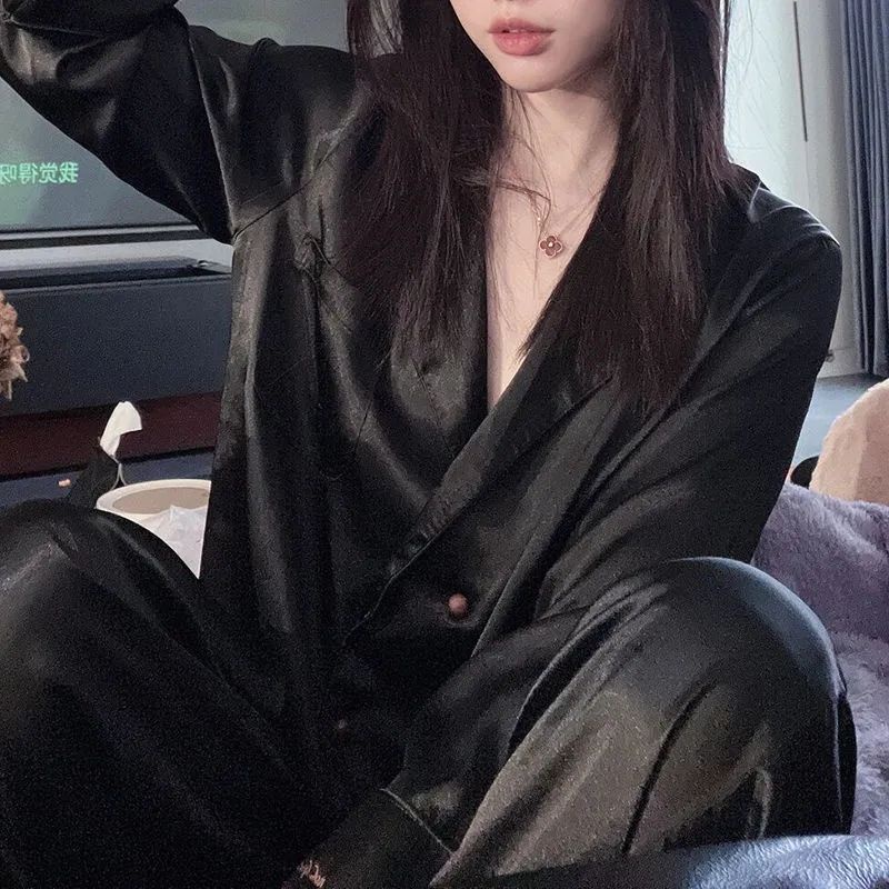Bộ Đồ Ngủ Dài Tay Bằng Lụa Lạnh Màu Đen Thời Trang Xuân Hè Cho Nữ