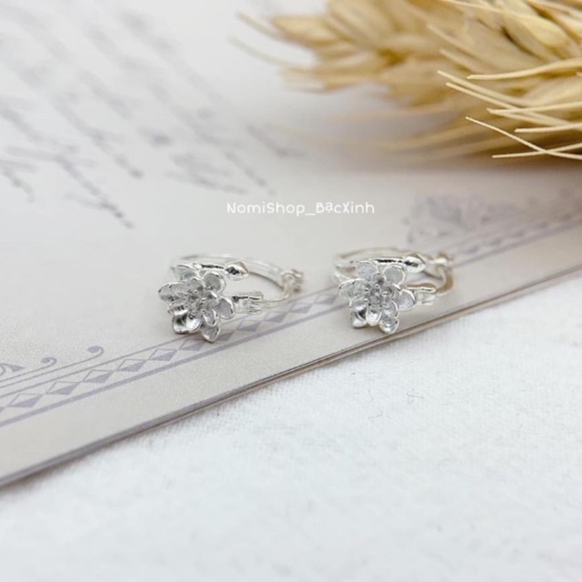 Bông tai hoa sen bạc ta, nhỏ nhắn xinh xắn Hàng gia công kỹ tinh xảo sắc nét, khoá bấm bật xịn xò Mainomi Shop Bạc Xinh
