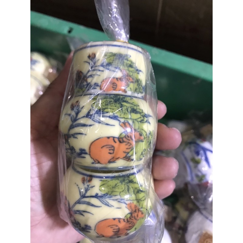 Cóng sứ chào mào, quai chạm