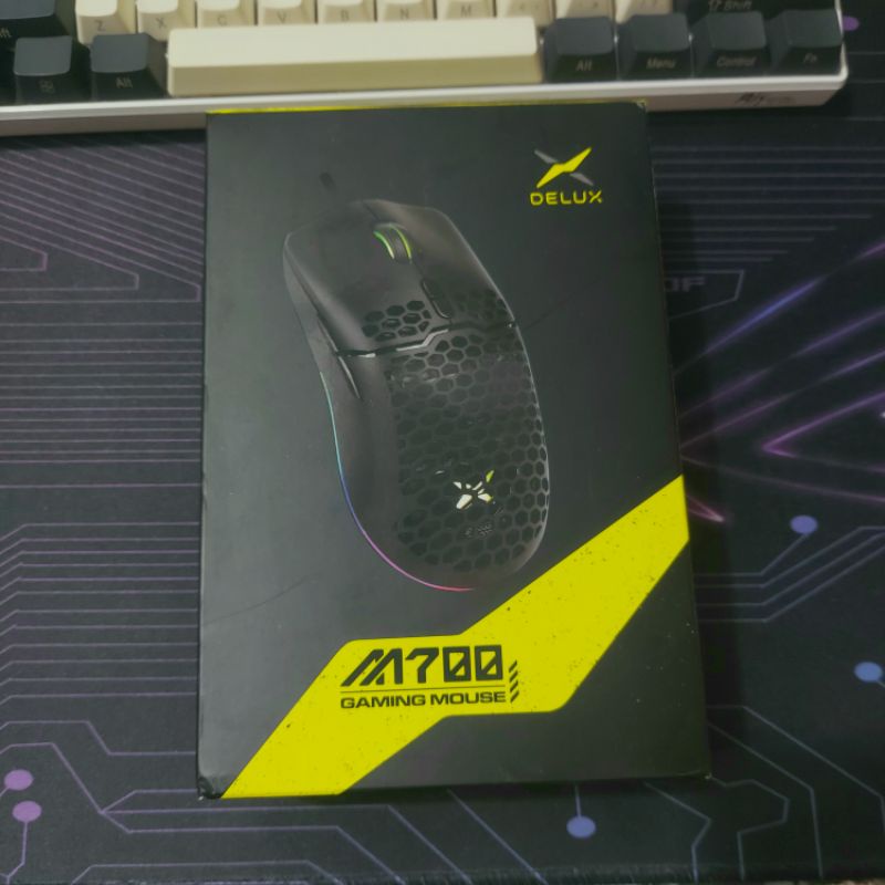 Chuột chơi game siêu nhẹ Delux M700 | Cảm biến Pixart PMW3327 | Switch omron 10 triệu click | Led RG