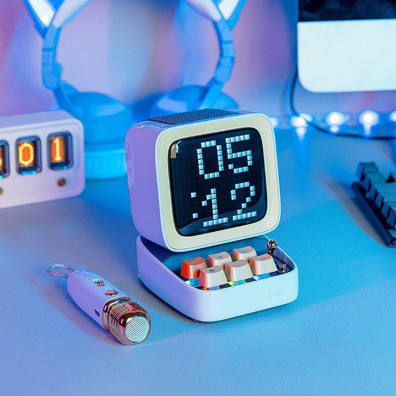 Loa Bluetooth Divoom MIC công suất 15W kết hợp micro karaoke và màn hình bàn phím