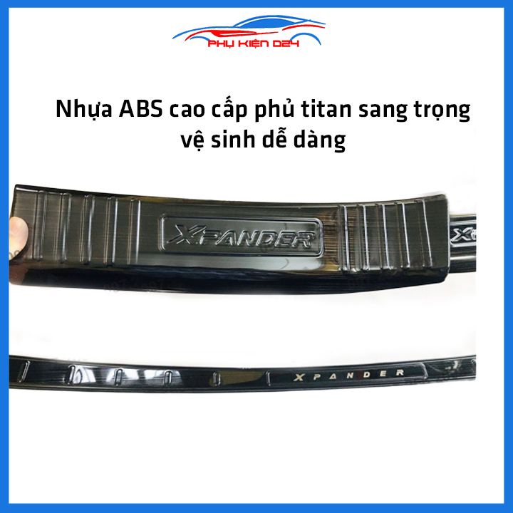 Ốp chống trầy cốp Xpander thép không gỉ vân titan bảo vệ xe chống va đập