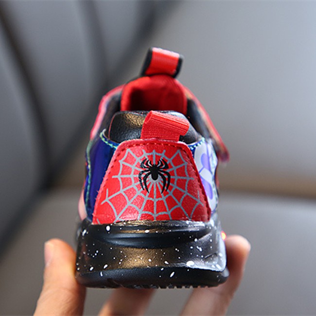 Giày thể thao có đèn LED phát sáng họa tiết siêu anh hùng Marvel xinh xắn dành cho bé