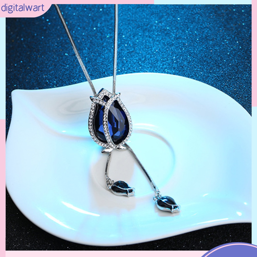 Vòng cổ dài mặt hoa tulip phối trang phục thanh lịch cho nữ