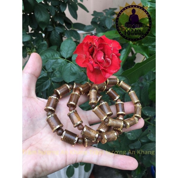 Vòng tay trầm hương tốc tự nhiên