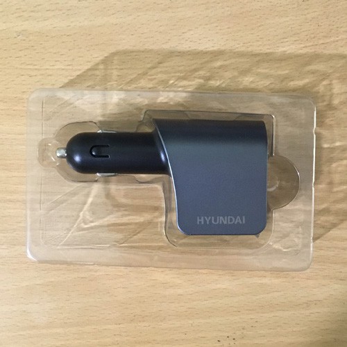 Tẩu sạc hyundai 3 cổng USB có màn hình hiển thị điện áp và một lỗ tẩu HY-10 HY10