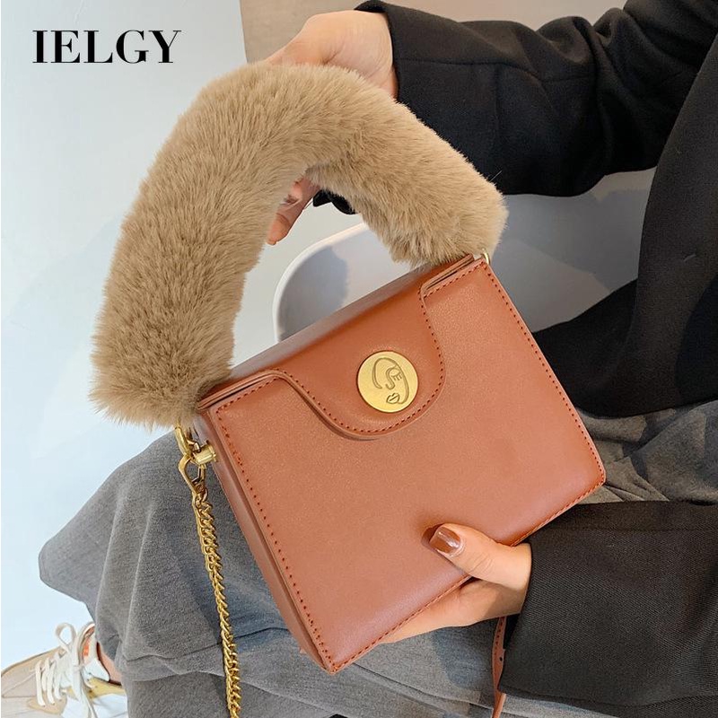 Túi đeo chéo IELGY phủ lông phối dây xích thời trang thoải mái sành điệu cho nữ
