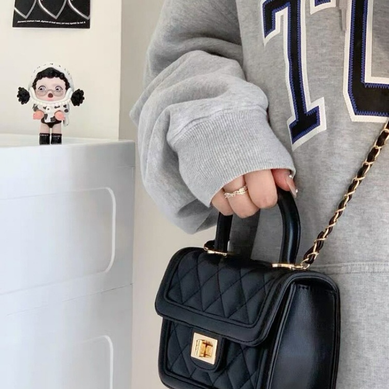 Túi Đeo Vai Phối Dây Xích Thiết Kế Nhỏ Gọn Thời Trang