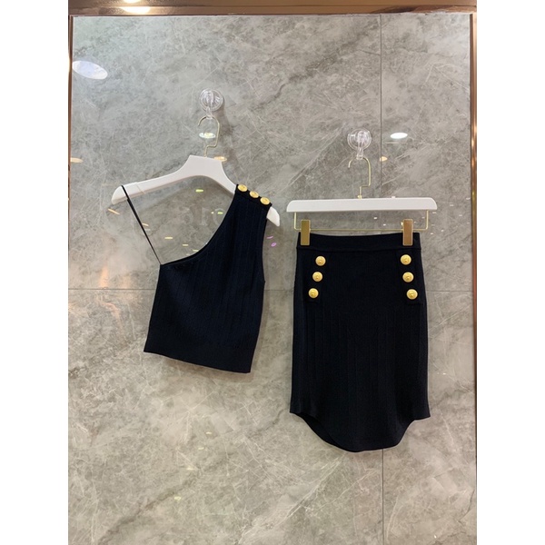 Set trang phục len nữ gồm áo croptop lệch vai và chân váy dáng ôm thương hiệu Balmain cao cấp