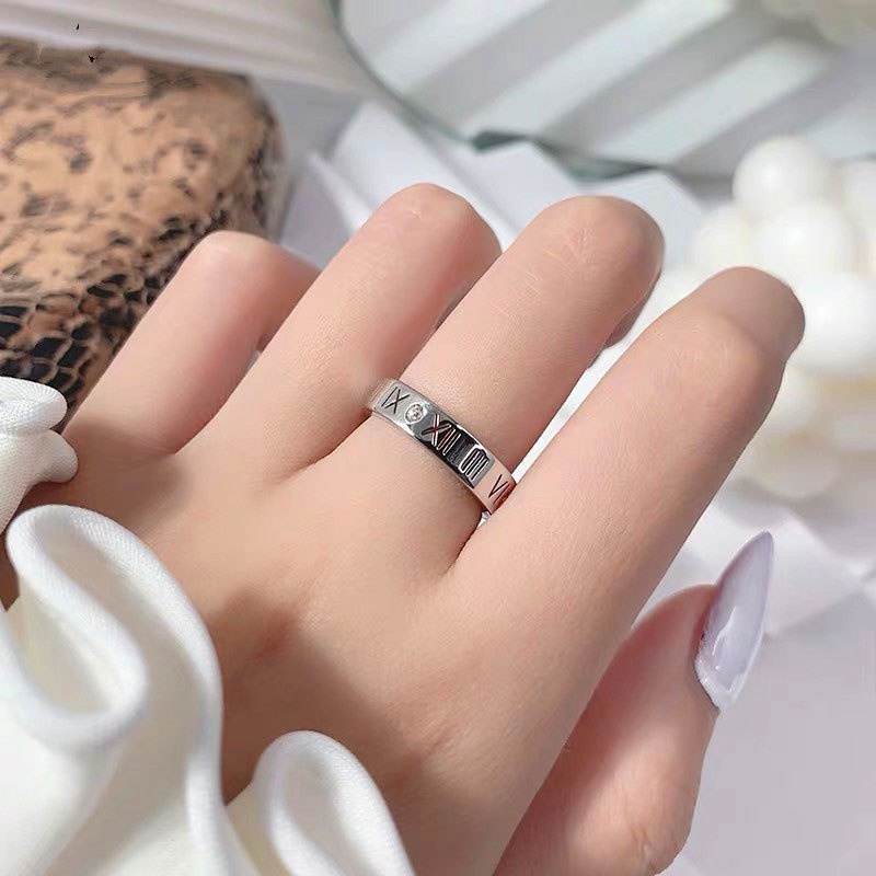 Nhẫn Nam Nữ Thép Titan Không Gỉ Khắc Số La Mã Đính Đá Nhân R57
