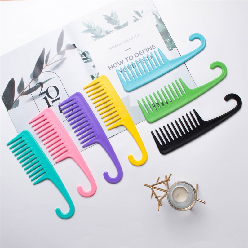 Lược chải tóc thưa có móc gọn nhẹ dễ dàng treo tường