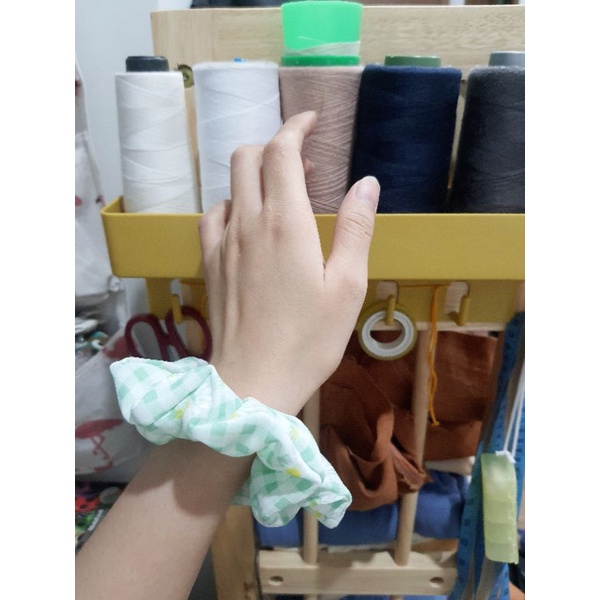 Buộc tóc Scrunchies  vải kẻ caro