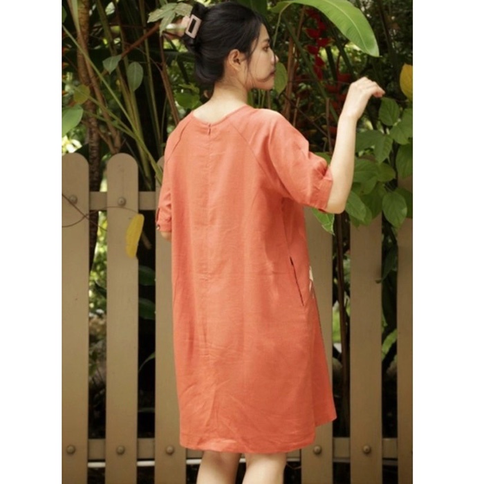 Đầm suông Linen Bột Premium thêu hoa dáng lửng tay bom