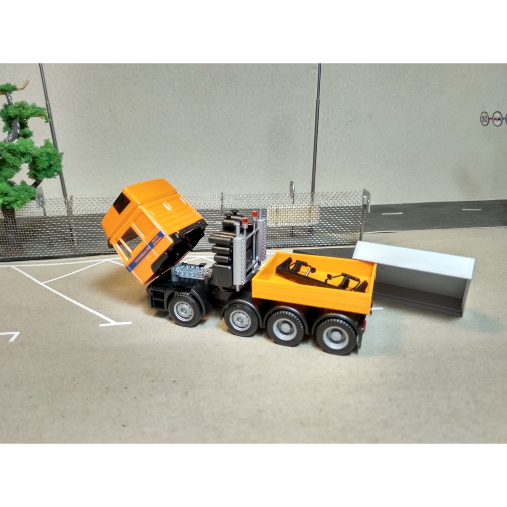Mô hình xe tải 1:87 Herpa Man F2000 8x4