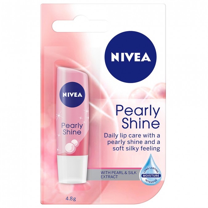 Son dưỡng Nivea dưỡng ẩm dài lâu, có màu nhẹ, nhiều mùi hương để lựa chòn