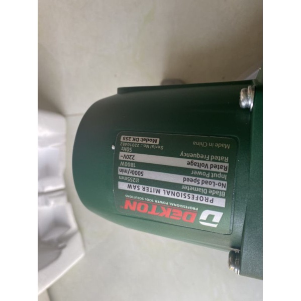 Cắt nhôm đa góc có ghiêng DEKTON DK255.Công xuất 1800W.máy kèm lưỡi 255mm.