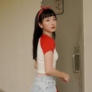 Usthebasic - Áo croptop Embroided Universe Raglan