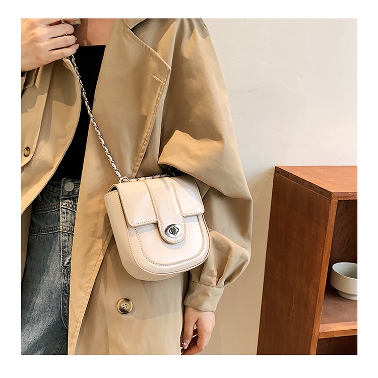 Túi Đeo Vai Phối Dây Xích Thiết Kế Phong Cách Phương Tây Dành Cho Nữ