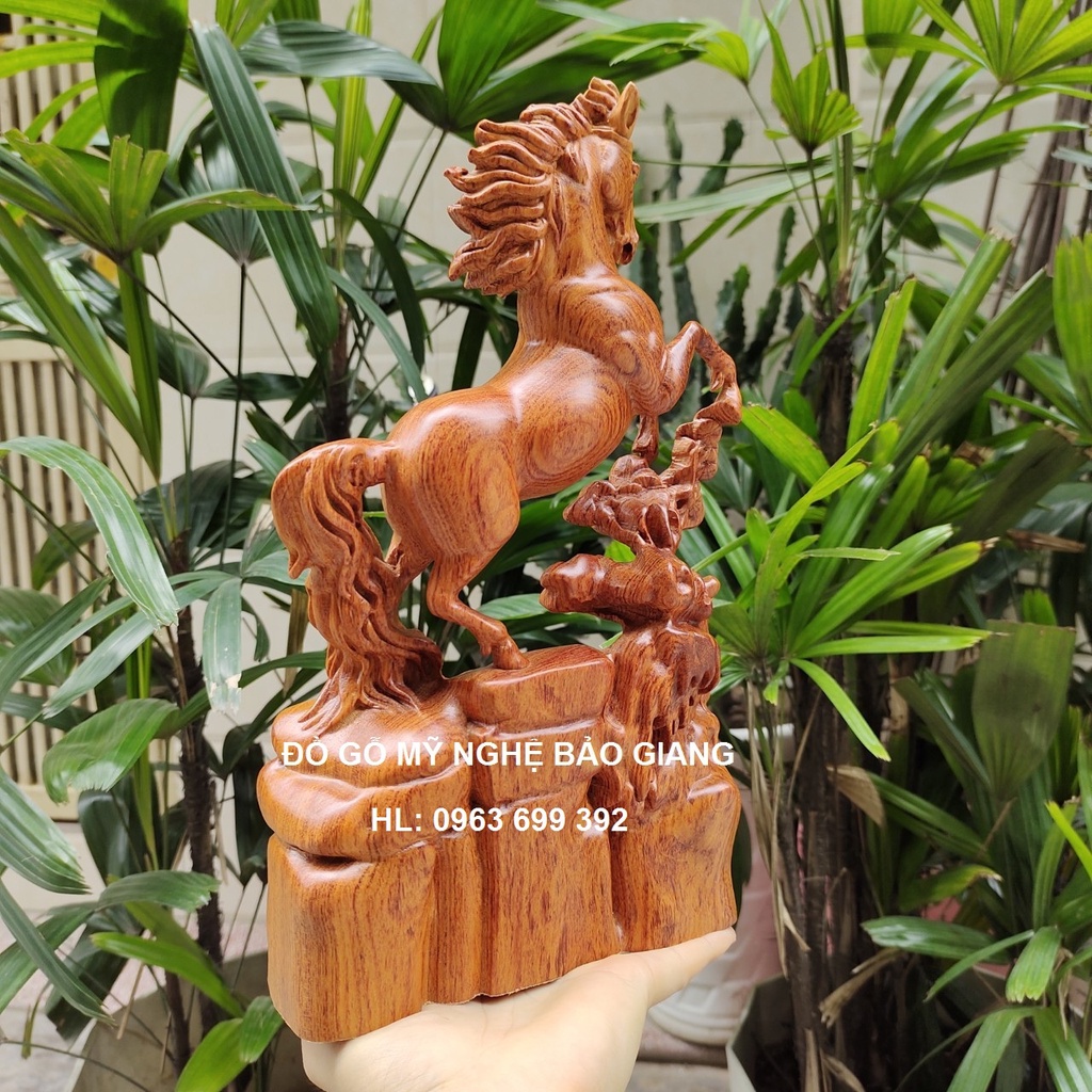 Tượng con ngựa gỗ hương cao 30 cm