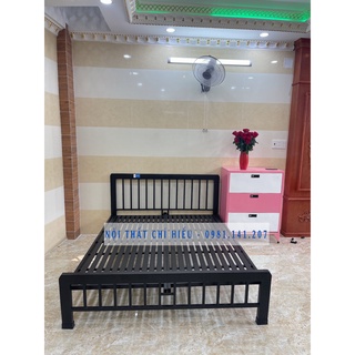Giường sắt mẫu mỹ nghệ 01 đen sắt sơn tĩnh điện nhiều kích thước