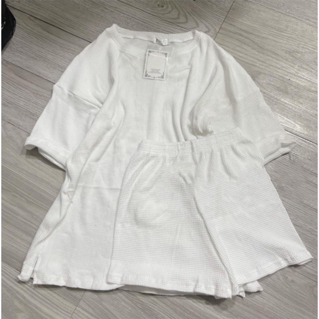 Set đồ nữ đi chơi bộ áo cộc tay quần đùi vải tổ ong oversize mặc mát mùa hè chụp ảnh đi dạo xinh xắn giá rẻ