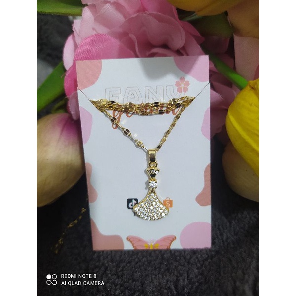 Dây chuyền canh quạt đính đá phong cách BVL